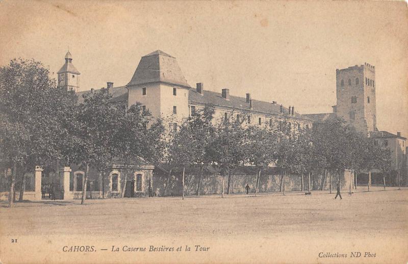 Carte postale ancienne Cahors - La Caserne Bessieres à Cahors