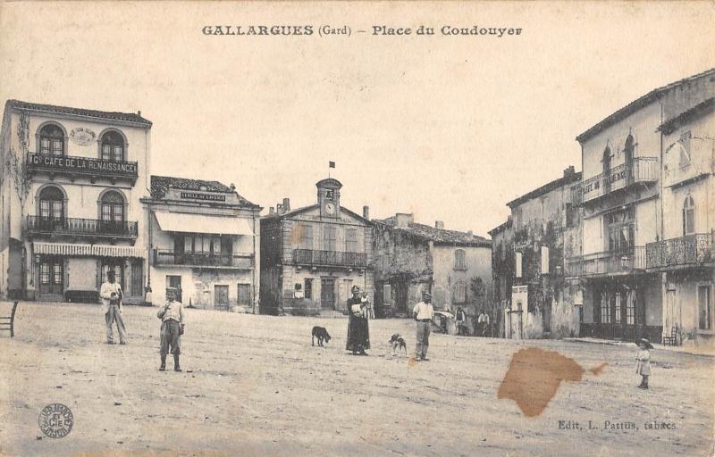 Carte postale ancienne Gallargues - Place Du Coudouyer