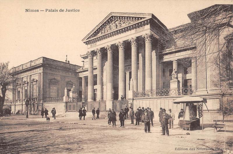 Carte postale ancienne Nimes - Palais De Justice à Nîmes