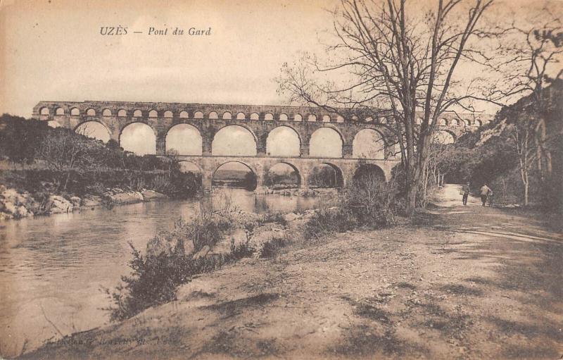 Carte postale ancienne Uzes - Pont Du Gard à Uzès