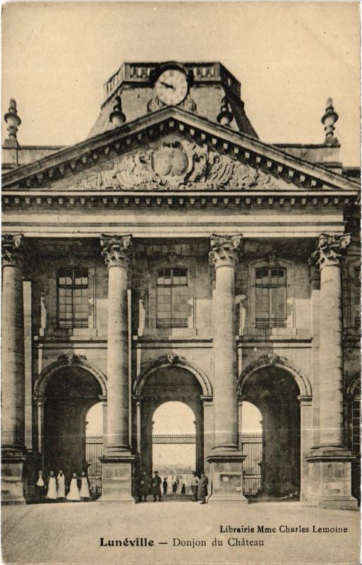 Carte postale ancienne Luneville Donjon du Chateau