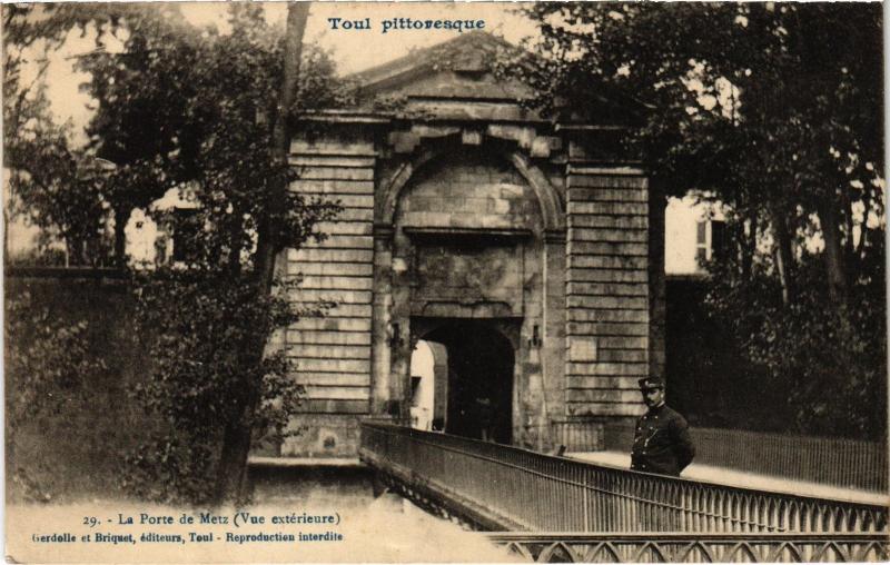 Carte postale ancienne Toul Porte de Metz