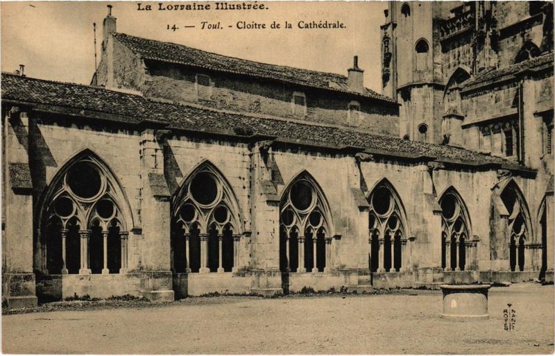 Carte postale ancienne Toul Cloitre de la Cathedrale