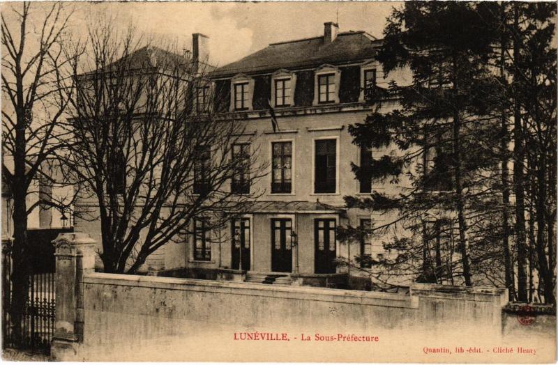 Carte postale ancienne Luneville Sous Prefecture