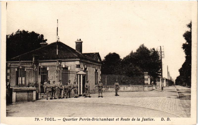 Carte postale ancienne Toul Quartier Perrin Brichambaut