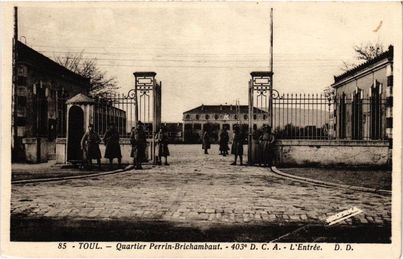 Carte postale ancienne Toul Quartier Perrin Brichambaut