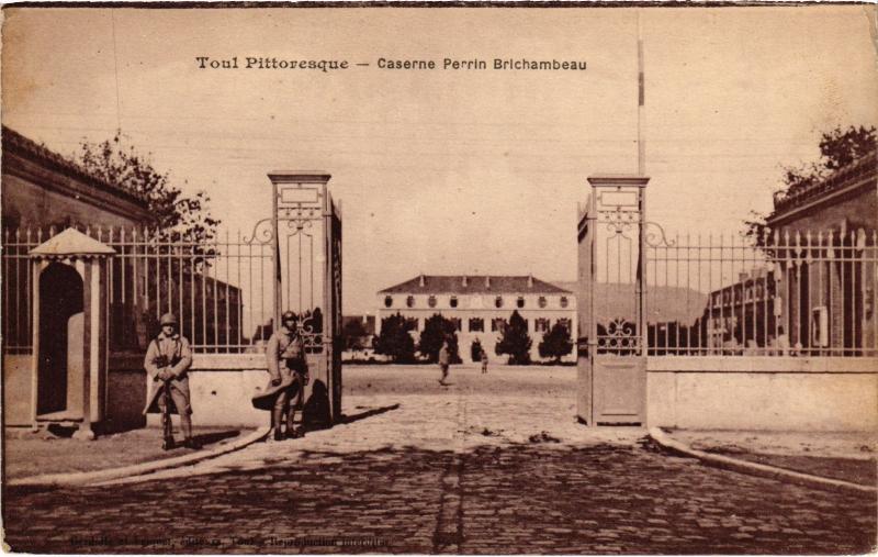 Carte postale ancienne Toul Caserne Perrin Brichambeau