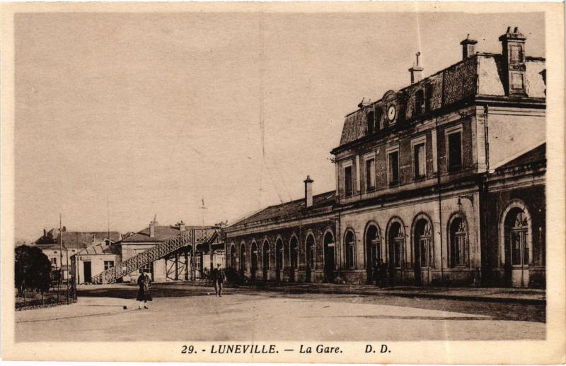 Carte postale ancienne Luneville la Gare