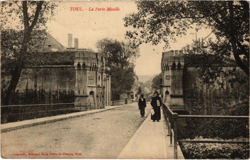 Carte postale ancienne Toul Porte Moselle