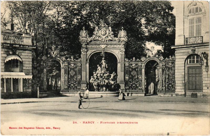 Carte postale ancienne Nancy Fontaine d'Amphitrite à Nancy