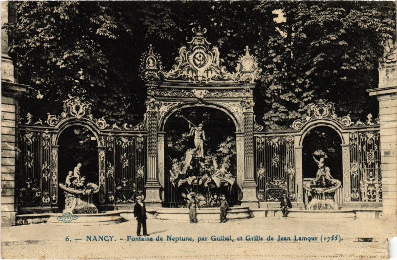 Carte postale ancienne Nancy Fontaine de Neptune à Nancy