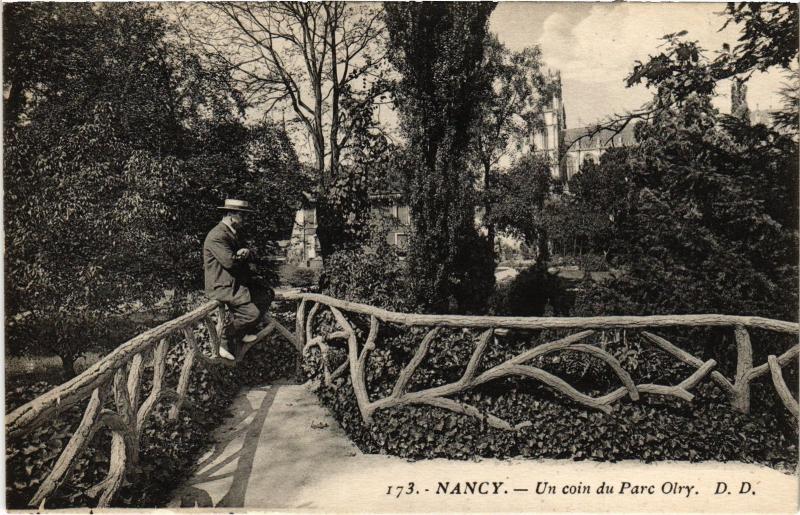 Carte postale ancienne Nancy un coin du parc à Nancy