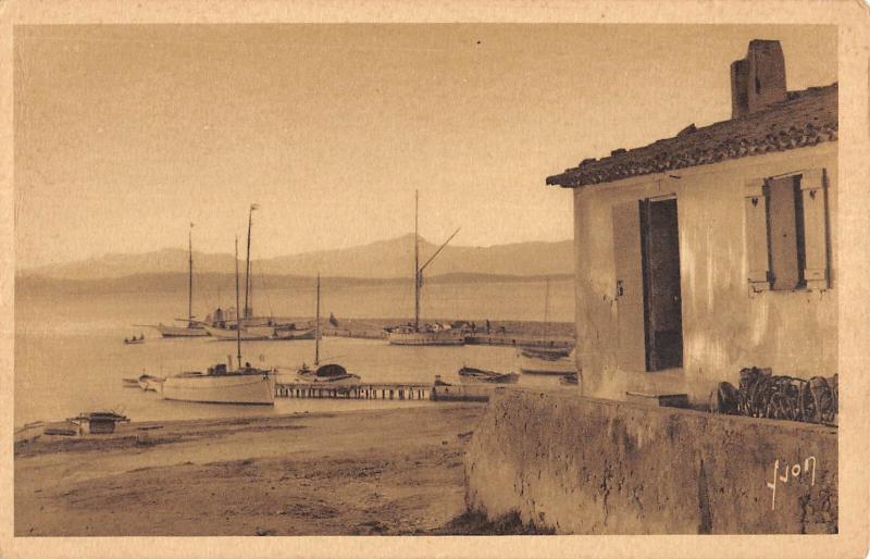Carte postale ancienne Porquerolles - Le Port