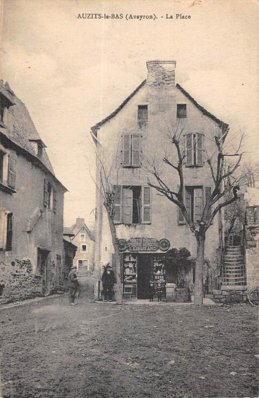 Carte postale ancienne Auzits Le Bas - La Place à Auzits