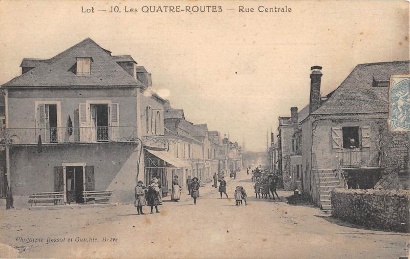 Carte postale ancienne Les Quatre Routes - Rue Centrale
