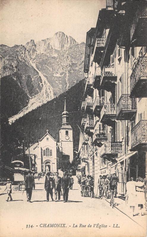 Carte postale ancienne Chamonix - La Rue De L'Eglise