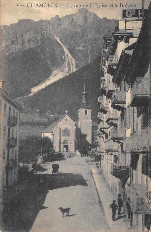 Carte postale ancienne Chamonix - La Rue De L'Eglise Et Le Brevent