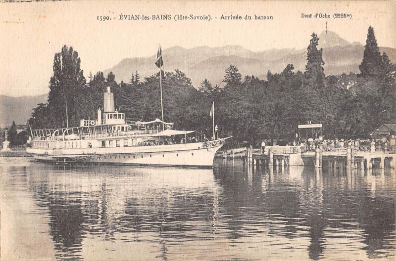 Carte postale ancienne Evian Les Bains - Arrivee Du Bateau à Évian-les-Bains