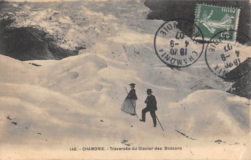 Carte postale ancienne Chamonix - Traversee Du Glacier Des Bossons