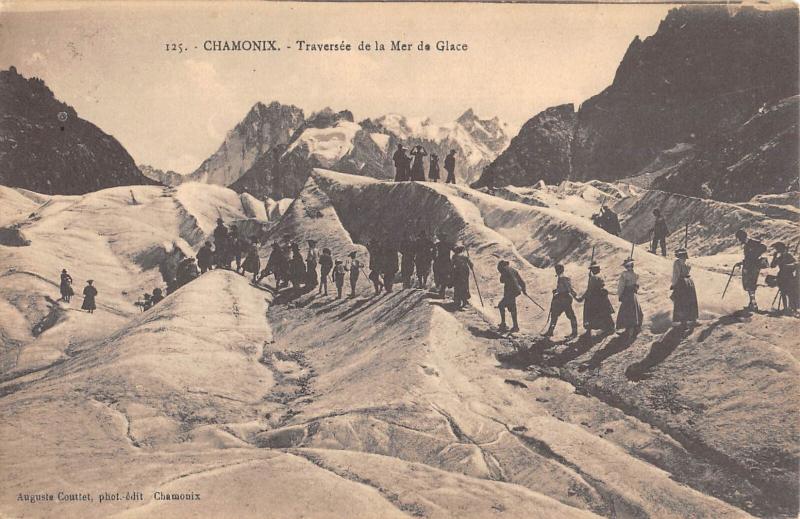 Carte postale ancienne Chamonix - Traversee De La Mer De Glace