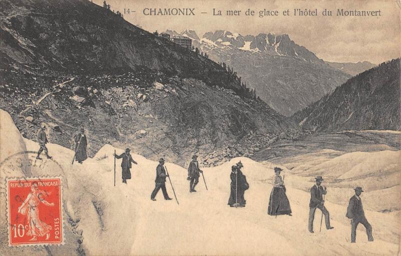 Carte postale ancienne Chamonix - La Mer De Glace Et L'Hotel Du Montanvert