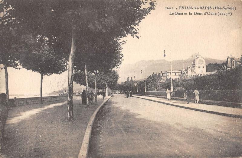 Carte postale ancienne Evian Les Bains - Le Quai Et La Dent D'Oche à Évian-les-Bains