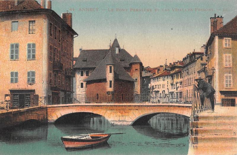 Carte postale ancienne Annecy - Le Pont Perriere Et Les Vieilles Prisons à Annecy