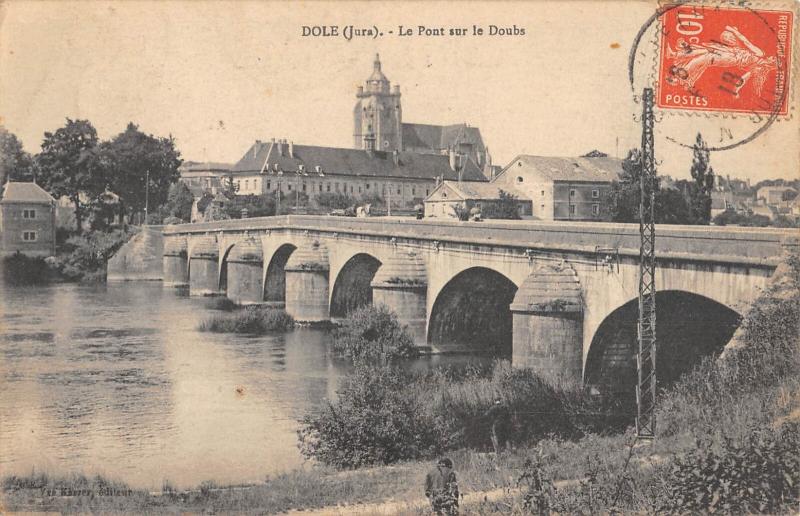 Carte postale ancienne Dole - Le Pont Sur Le Doubs à Dole