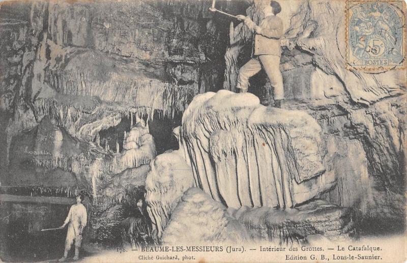 Carte postale ancienne Beaume Les Messieurs - Interieur Des Grottes - Le Catafalque