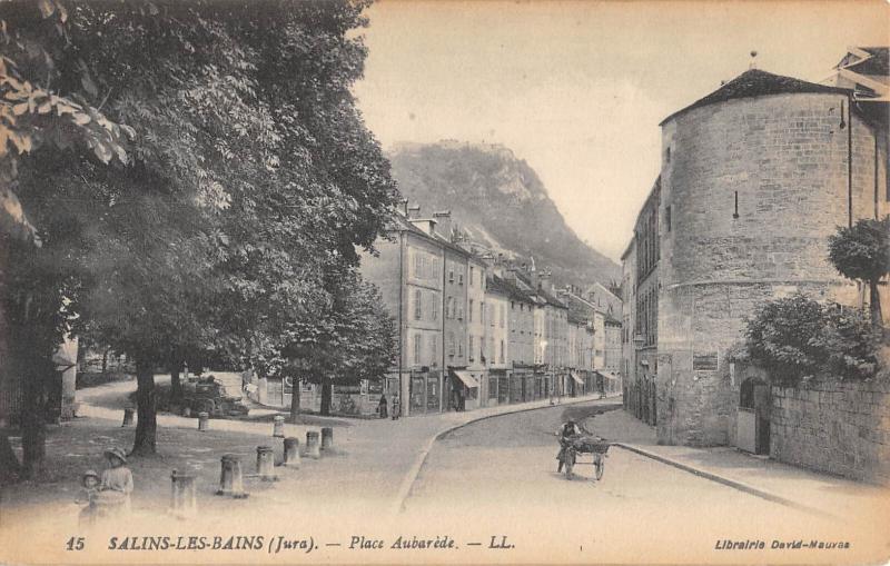 Carte postale ancienne Salins Les Bains - Place Aubarede à Salins-les-Bains