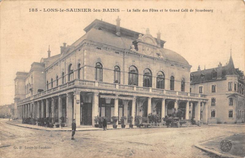 Carte postale ancienne Lons Le Saunier - La Salle Des Fetes Et Le Grand Cafe De Strasbourg à Lons-le-Saunier