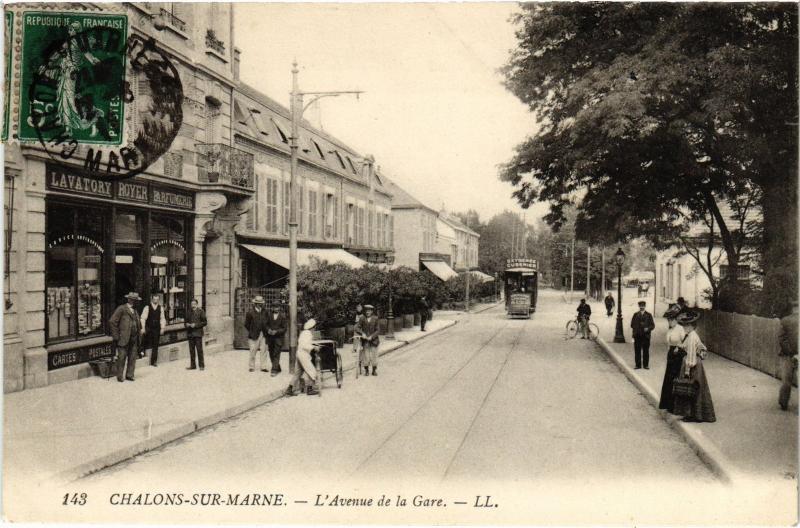 Carte postale ancienne Chalons Avenue de la Gare