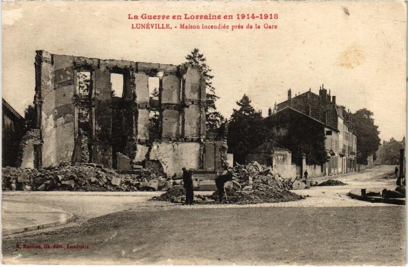 Carte postale ancienne Luneville Maison incendiee