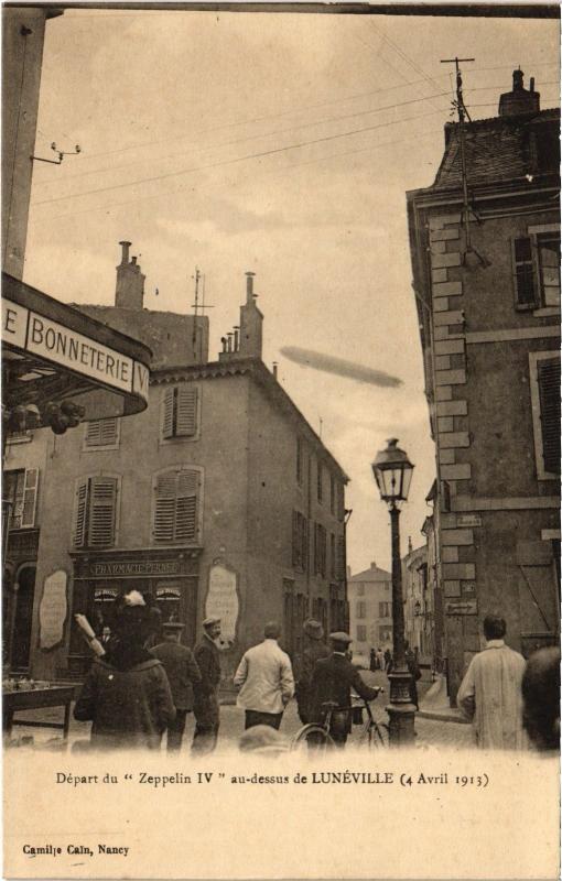 Carte postale ancienne Luneville depart du Zeppelin