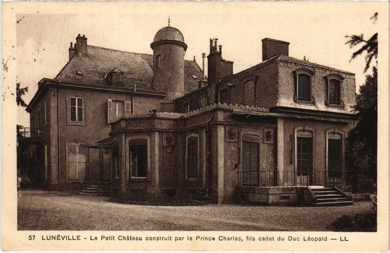 Carte postale ancienne Luneville le chateau