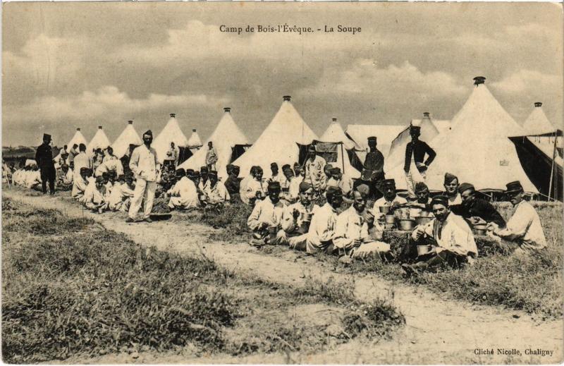 Carte postale ancienne Camp de Bois l'Eveque la soupe