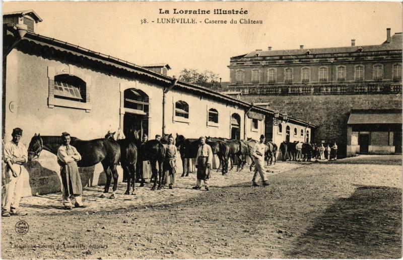 Carte postale ancienne Luneville Caserne du Chateau