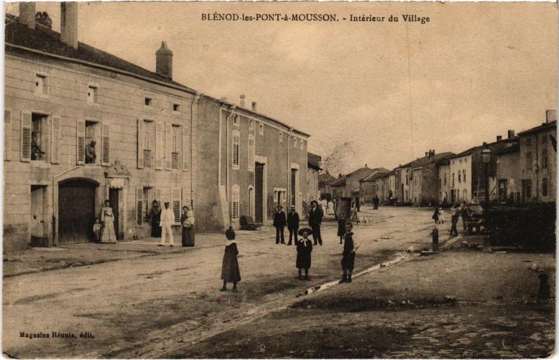 Carte postale ancienne Blenod interieur du village