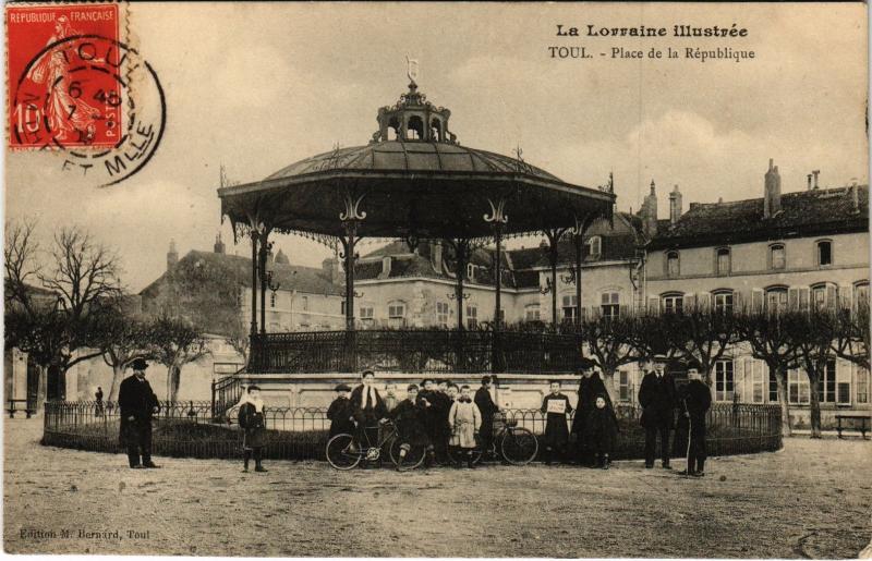 Carte postale ancienne Toul Place de la Republique
