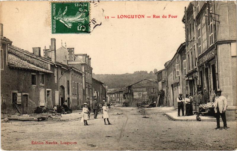 Carte postale ancienne Longuyon Rue du Four à Longuyon