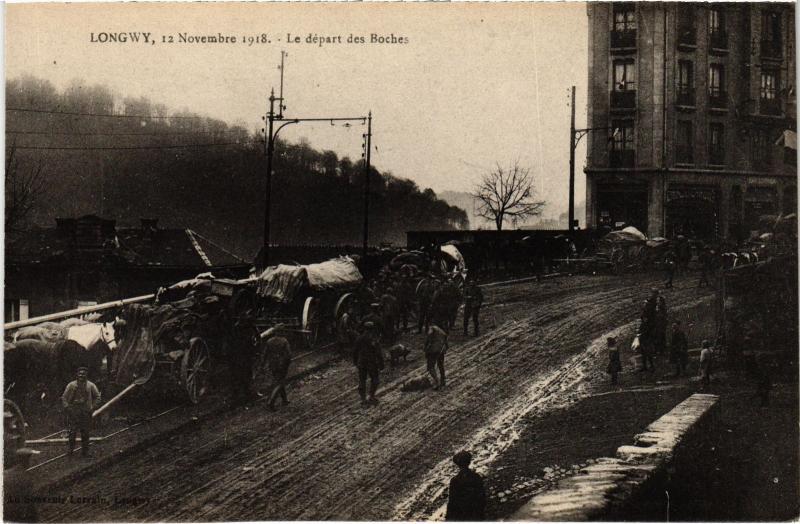 Carte postale ancienne Longwy le depart des Boches à Longwy