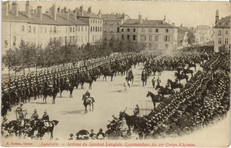 Carte postale ancienne Luneville arrivee du General Langlois