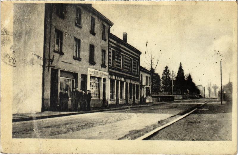 Carte postale ancienne Crusnes Route Nationale à Crusnes