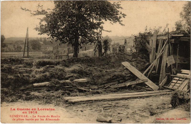 Carte postale ancienne Luneville Route du Moulin