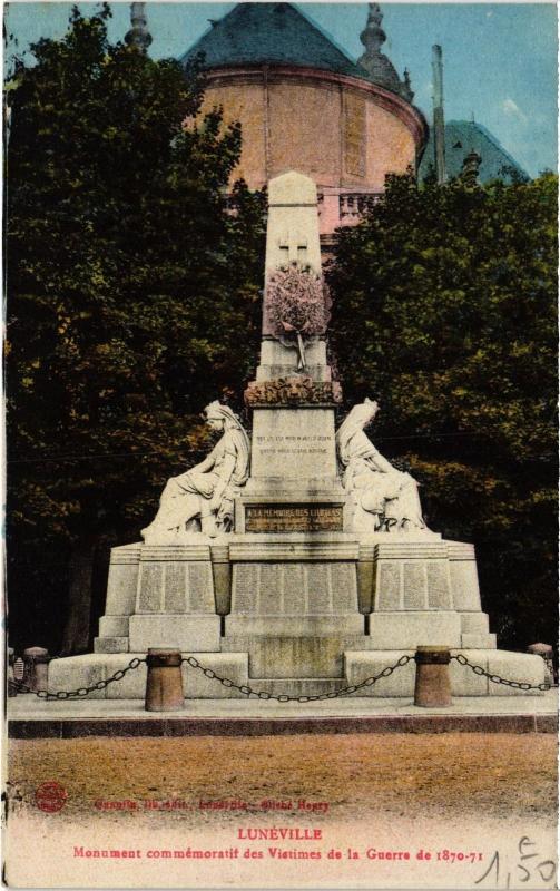 Carte postale ancienne Luneville Monument des Victimes