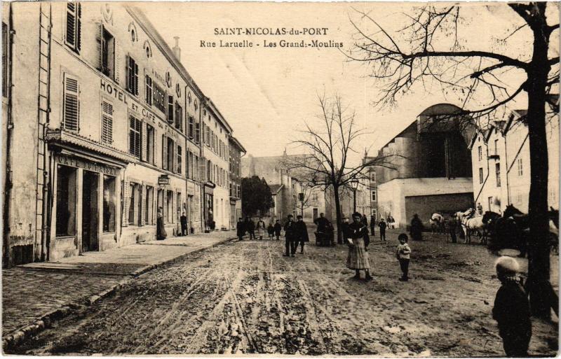 Carte postale ancienne St Nicolas du Port Rue Laruelle