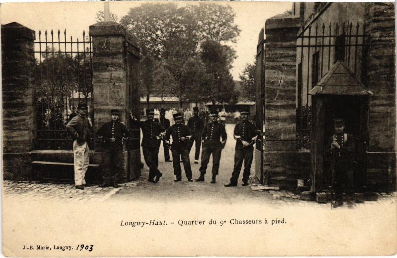 Carte postale ancienne Longwy Quartier du 9e Chasseurs à Longwy