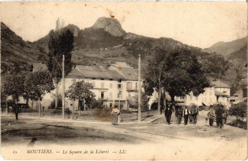 Carte postale ancienne Moutiers Square de la Liberte à Moutiers