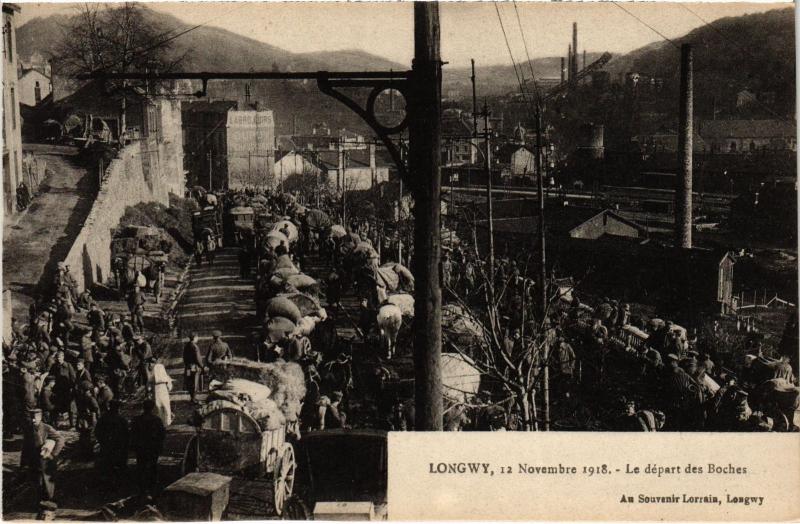 Carte postale ancienne Longwy le depart des Boches à Longwy