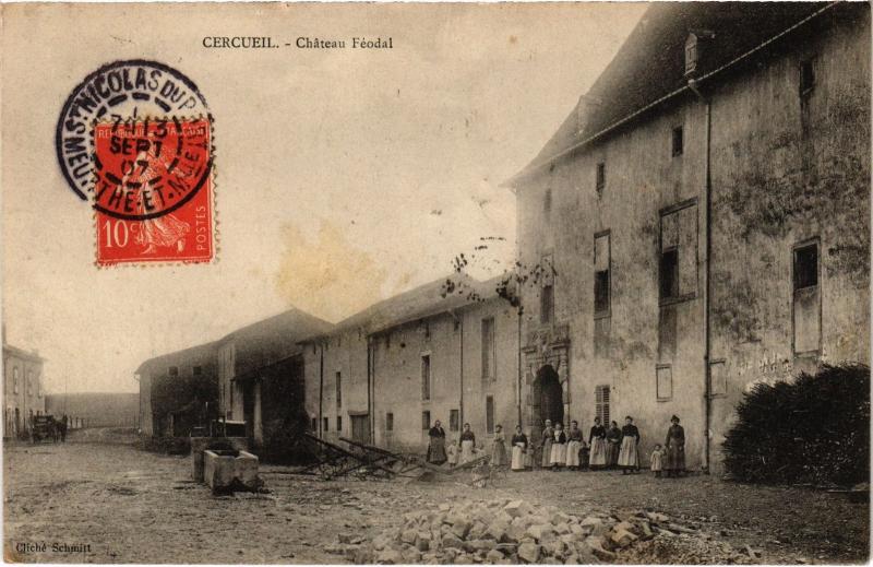 Carte postale ancienne Cercueil chateau feodal